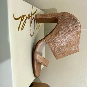 42 Gold 3/29  Rose Gold Heel